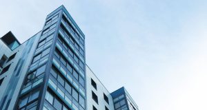 Modern Spor Tesislerinin Temeli: Sentetik Çim, Akrilik Zemin Kaplama ve Atletizm Pisti Yapımı bilgilinsaat2